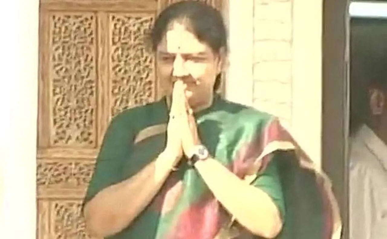 AIADMK MLAs elect Sasikala Natarajan as Legislative party leader; O Paneerselvam resigns 