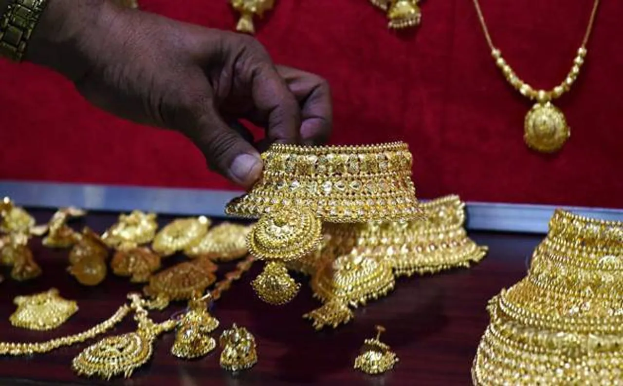 Gold gains sheen on domestic buying; silver regains Rs 42K 