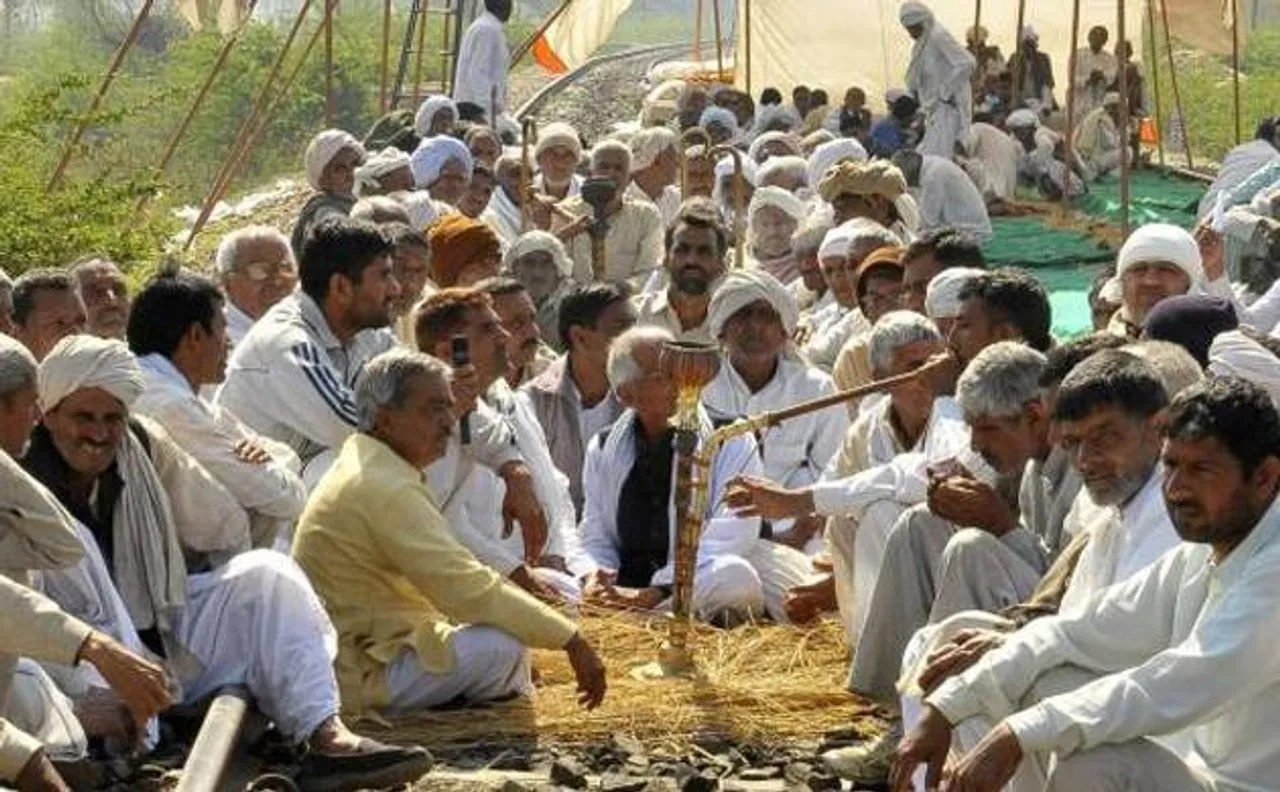 Jat quota agitation spills over into Delhi as community members stage protest
