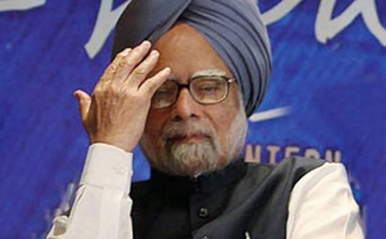 PM takes dig at Manmohan: 'No one knows art of bathing inside bathroom wearing raincoat better than him'; Cong furious, ex-PM says 'no comments'