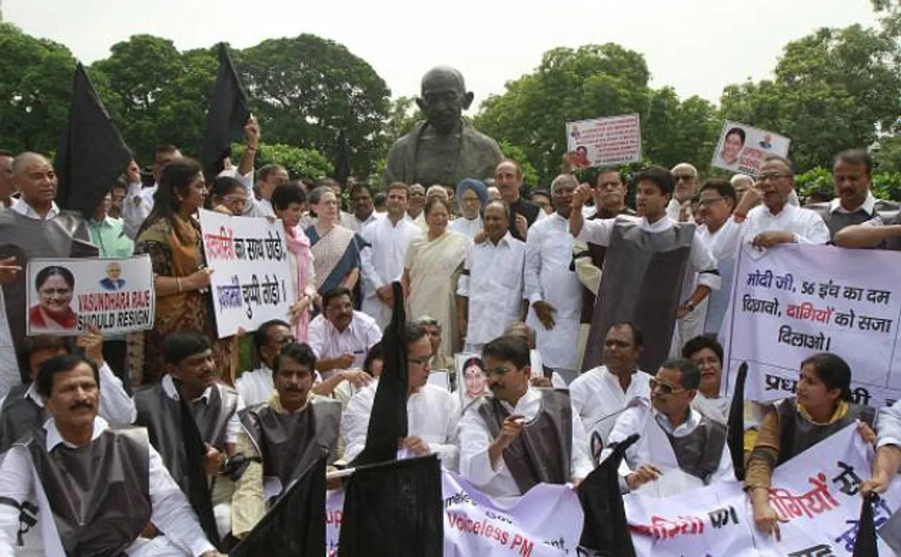 Congress, BJP clash over PM Modi's 'raincoat' jibe at Manmohan Singh