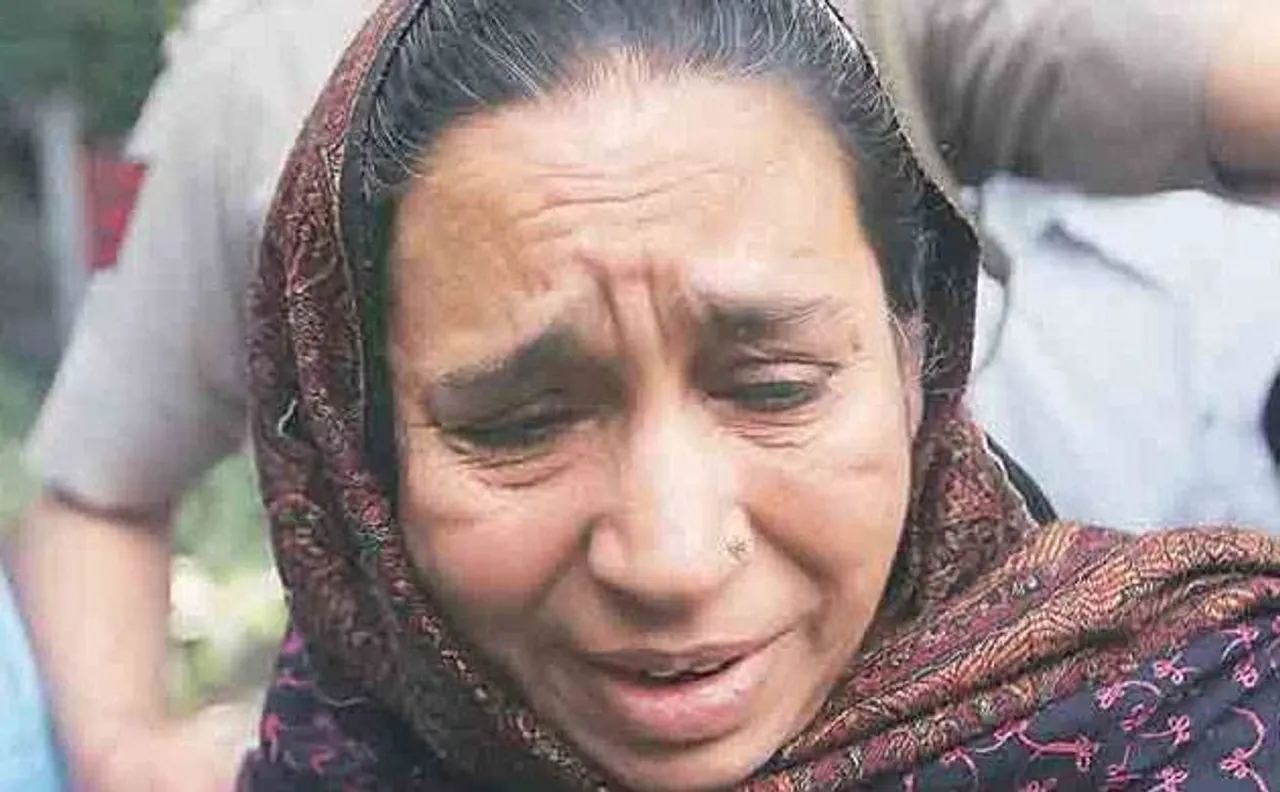 Missing JNU student Najeeb's mother stages protest in Lucknow