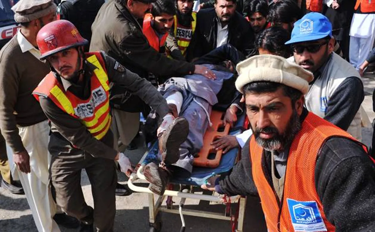 Taliban Gunmen attack Pakistani channel van, kill assistant cameraman