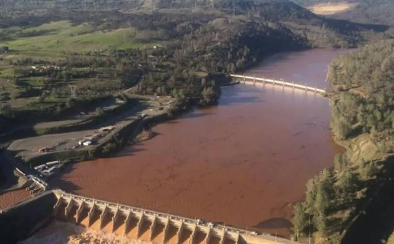 Video | California's tallest Oroville Dam in danger of collapse, immediate evacuation ordered 