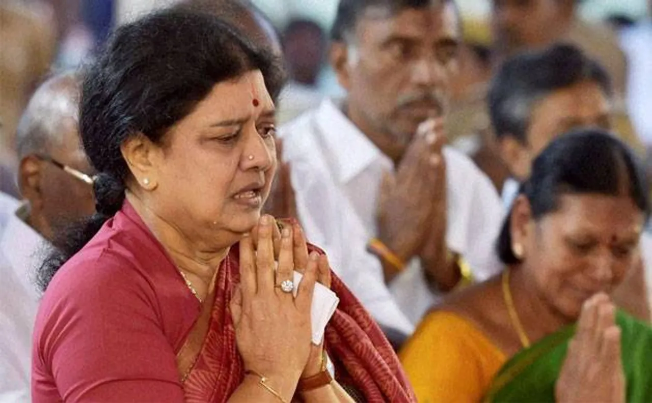 VK Sasikala visits Jayalalithaaâ€™s memorial before leaving to surrender before court