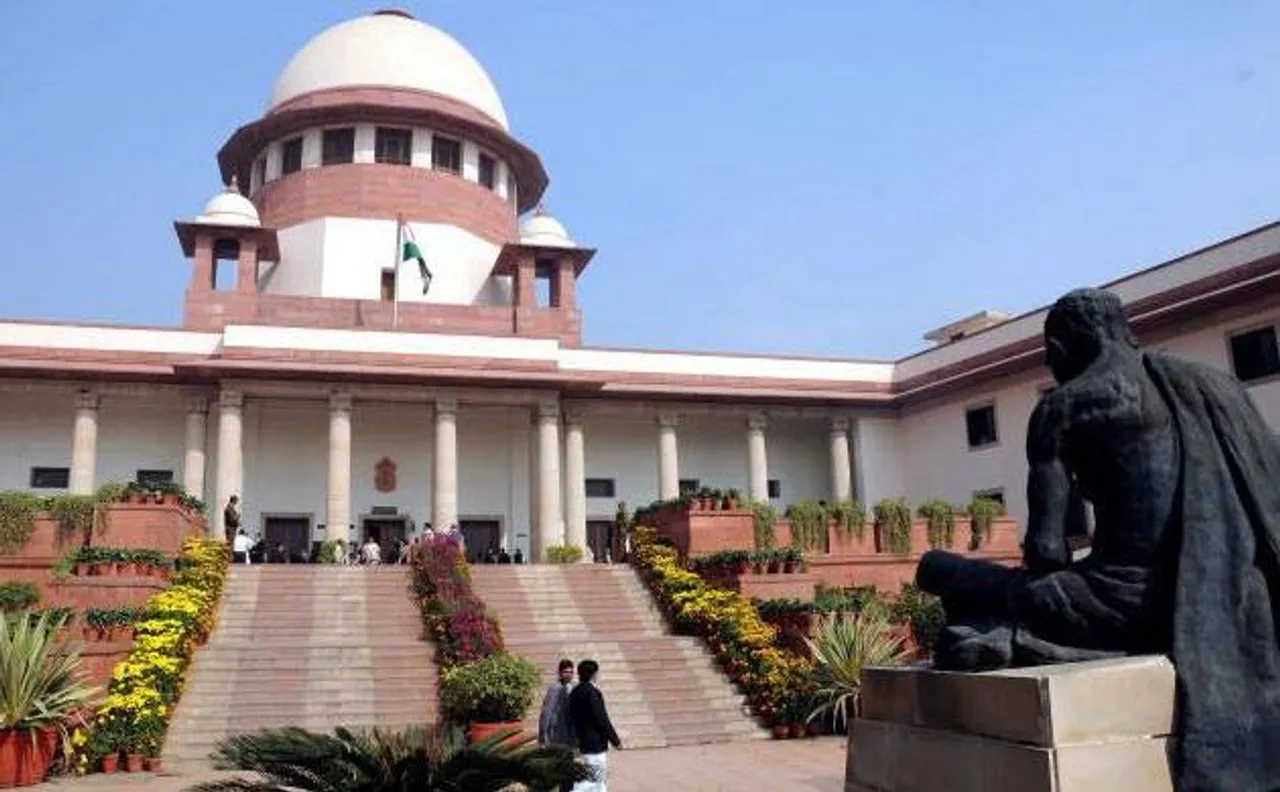 Supreme Court allows withdrawal of petition seeking to restrain Sasikala from being CM