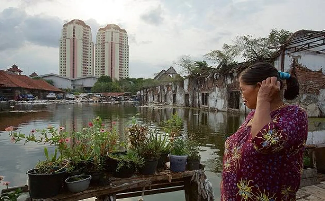 Floods inundate thousands of homes in Indonesian capital