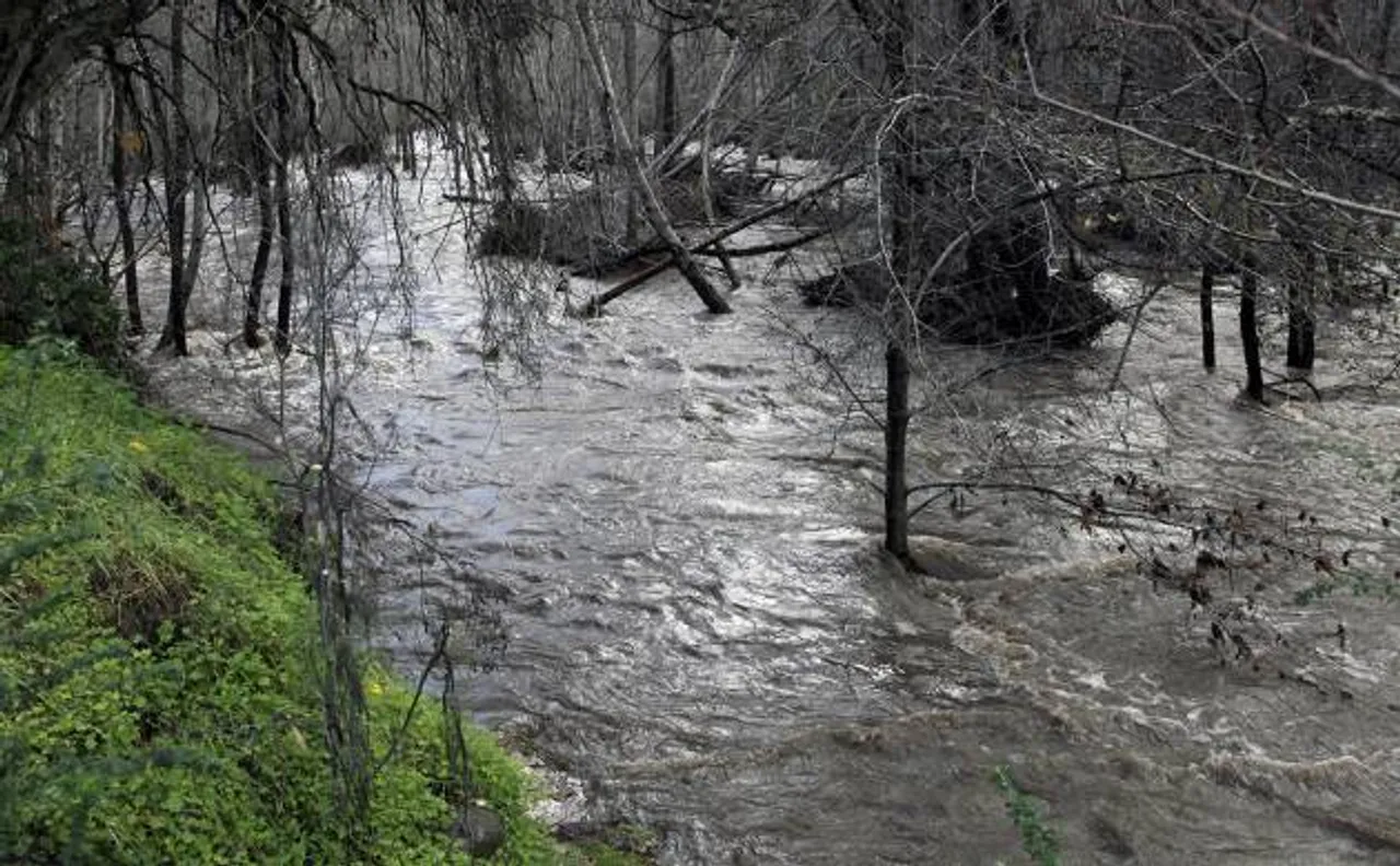 Flash flood warnings issued amid heavy rain in Northern California