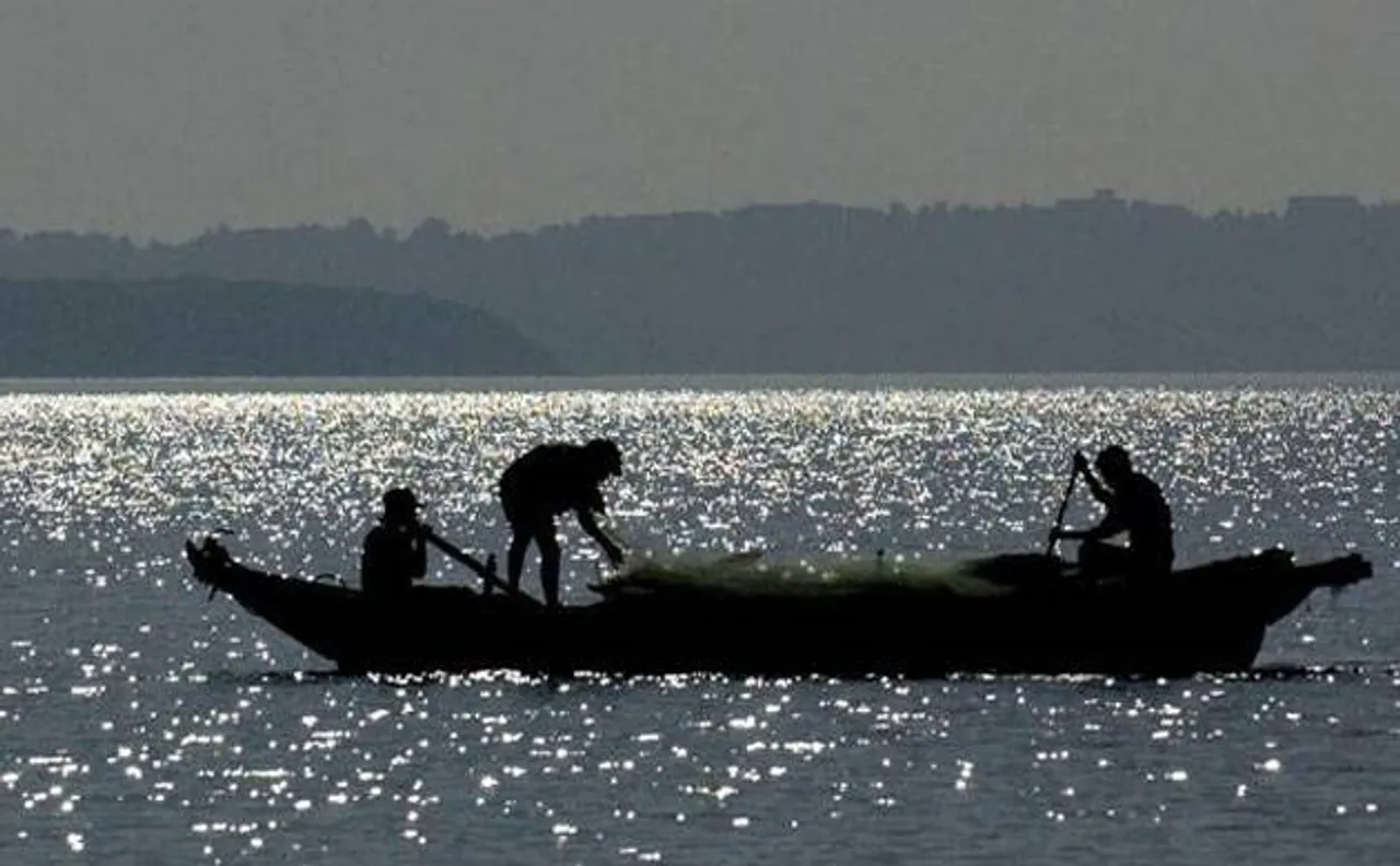Sri Lankan Naval personnel chases away 3,000 Tamil Nadu fishermen
