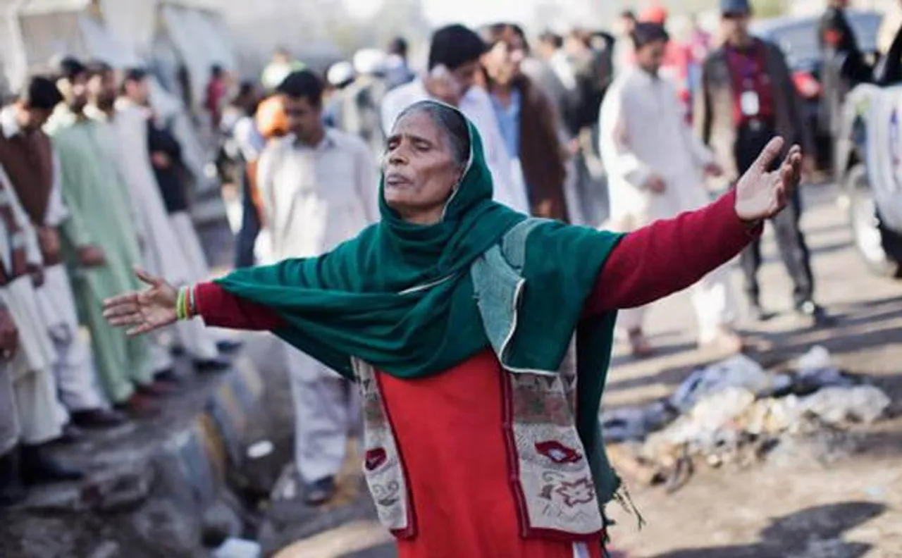 Pakistan: 7 killed, 21 injured in Taliban suicide bombers attack