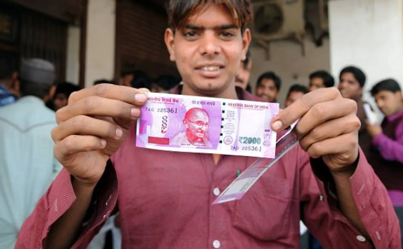 Watch: Man gets Fake Rs 2000 note from SBI ATM; 'Children Bank of India' label instead of RBI  