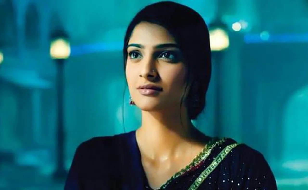  Watch: Fashionista Sonam Kapoor shares video with rumored boyfriend Anand Ahuja