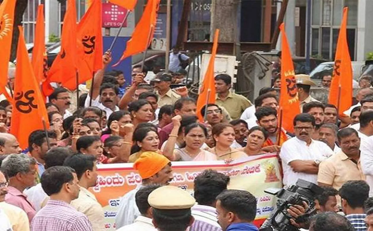 ABVP, SFI activists clash in Savitribai Phule Pune University