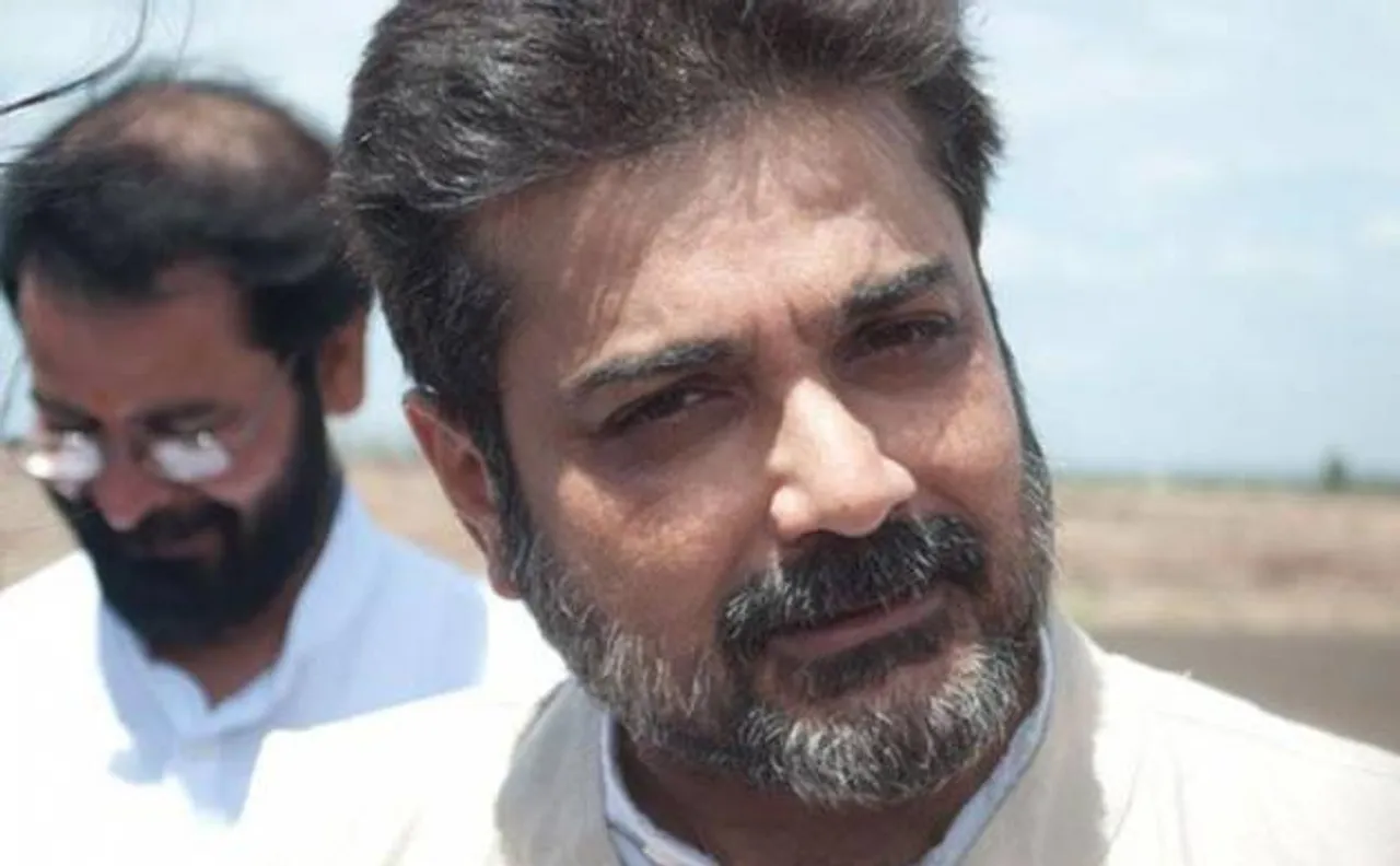 Jio Filmfare awards East: Prosenjit wins best actor award for Sankhachil