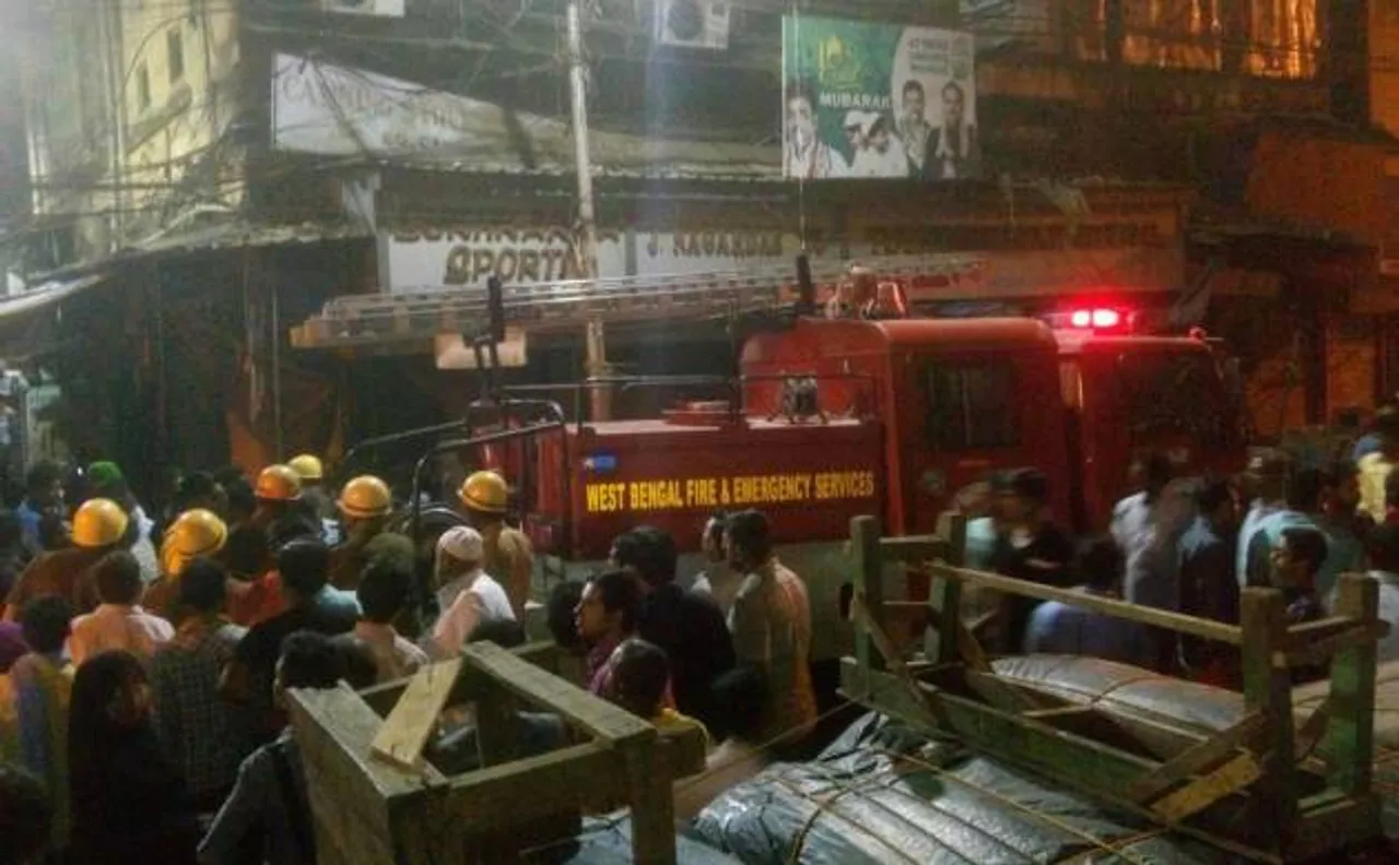 Video | Fire at Kolkata's Burrabazar market: 25 fire engines at spot, residents evacuated