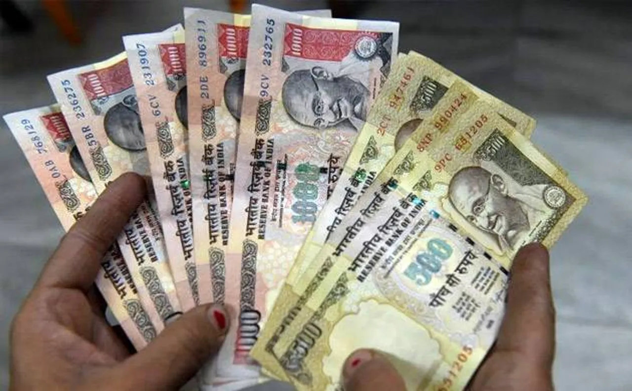 Ghaziabad: 4 arrested with Rs 49 lakh in old Rs 500, Rs 1000 currency notes 