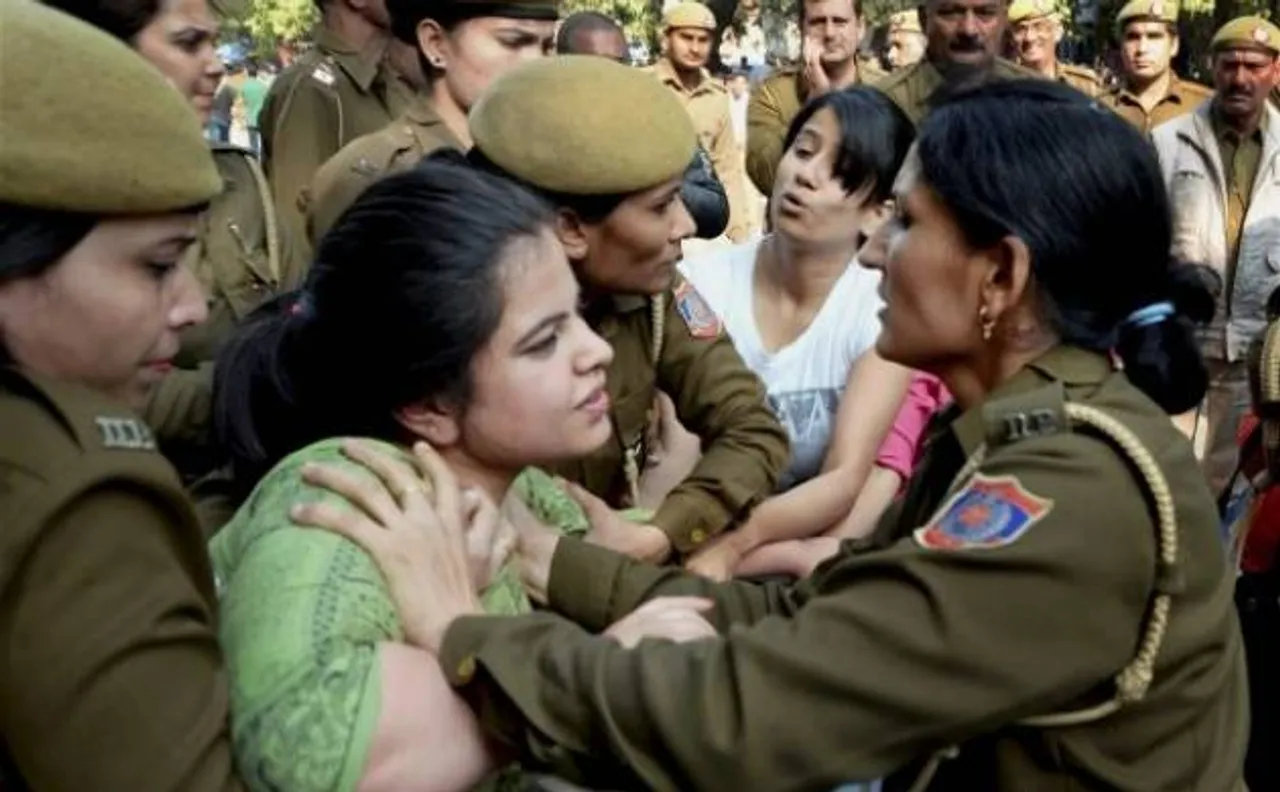NHRC issues notice to Delhi Police over alleged misuse of police force outside Ramjas College on Feb 22