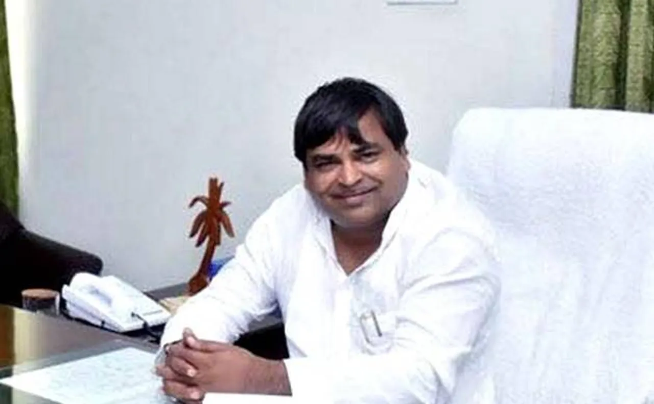 Police still clueless about rape accused Gayatri Prajapati's whereabouts, his passport may be cancelled