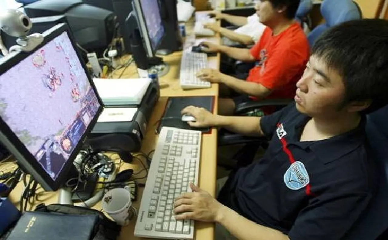 Social media use increases feelings of loneliness: Study