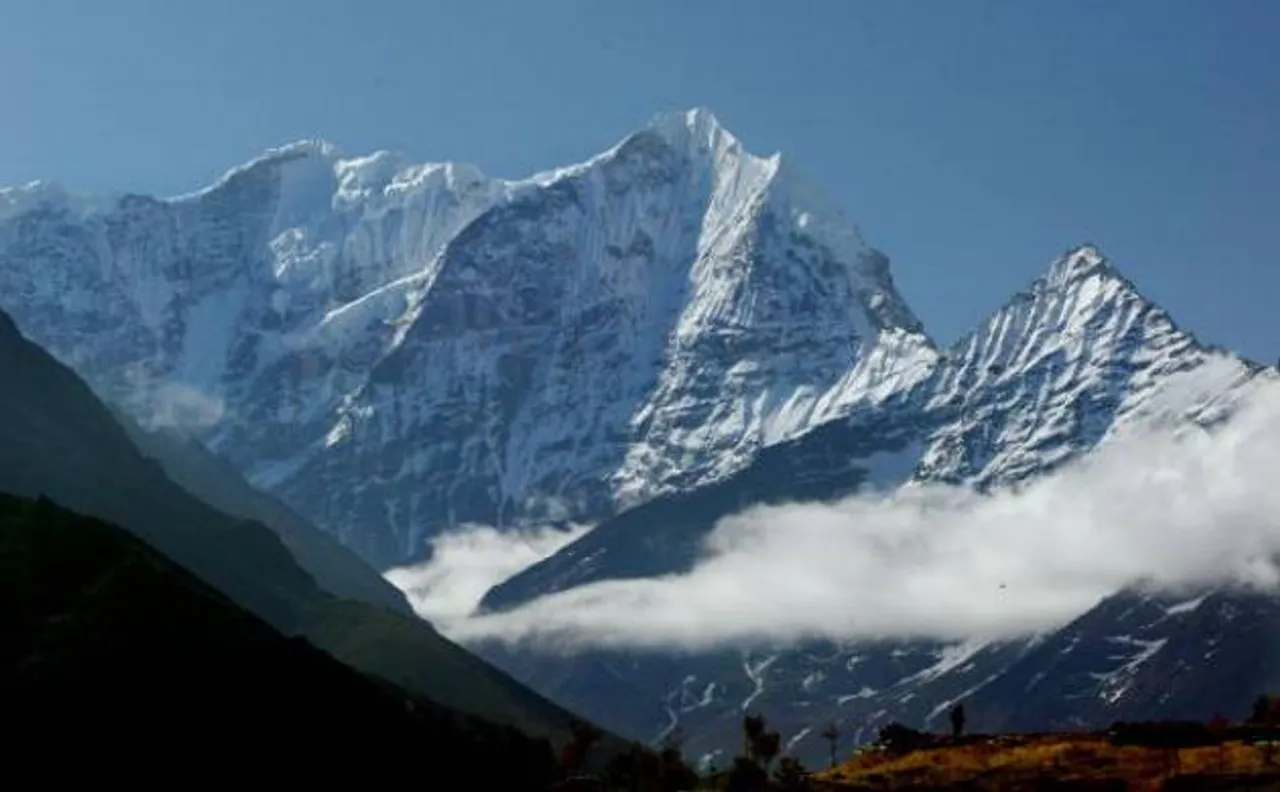 Australian trekker dies near Mount Everest base camp in Nepal 