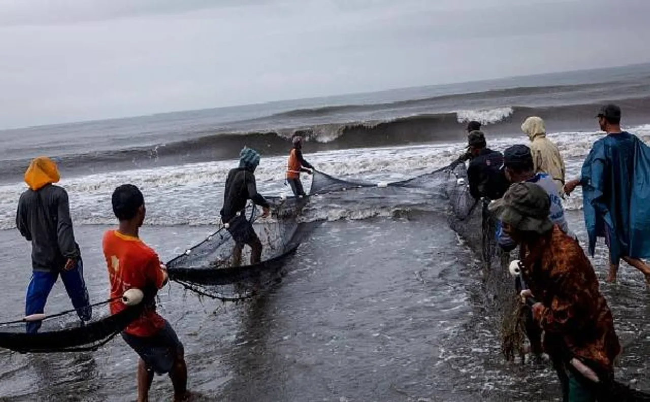 Pakistan authorities send 85 Indian fishermen to prison 