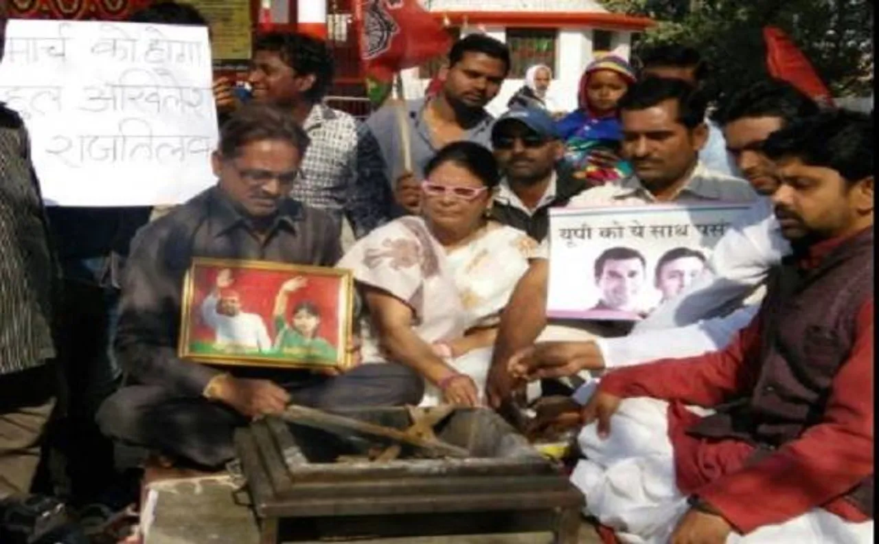 With crossed fingers, Samajwadi Party-Congress activists perform hawan ahead of poll results