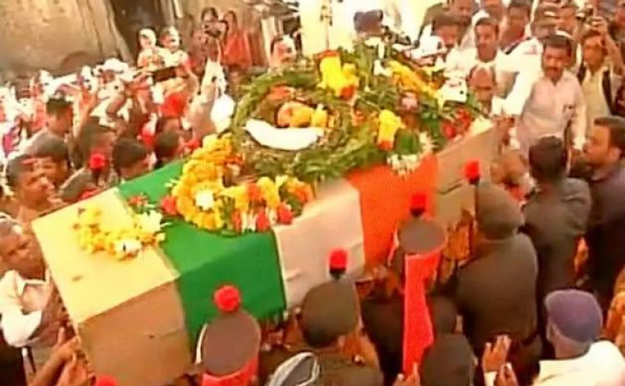 Army pays floral tributes to jawan Ghadge killed in Pak firing across LoC