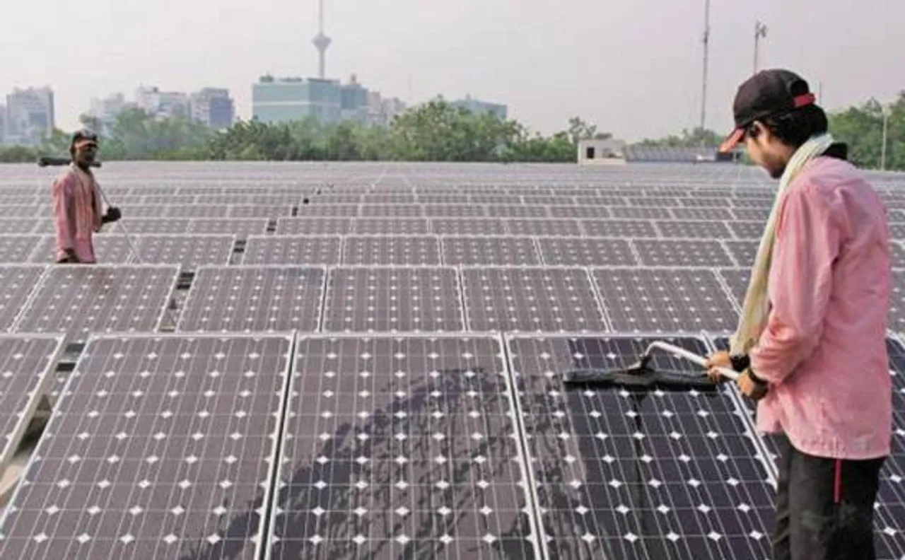 India's solar capacity crosses 10k mw, increases 3 folds in three years