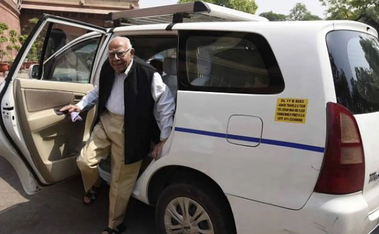 Jethmalani asks Justice Karnan to withdraw his words against judiciary 