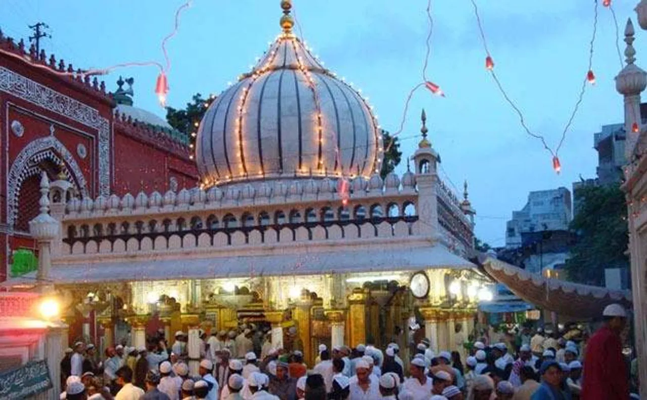 Two clerics from Delhiâ€™s Nizamuddin Dargah go missing in Pakistan
