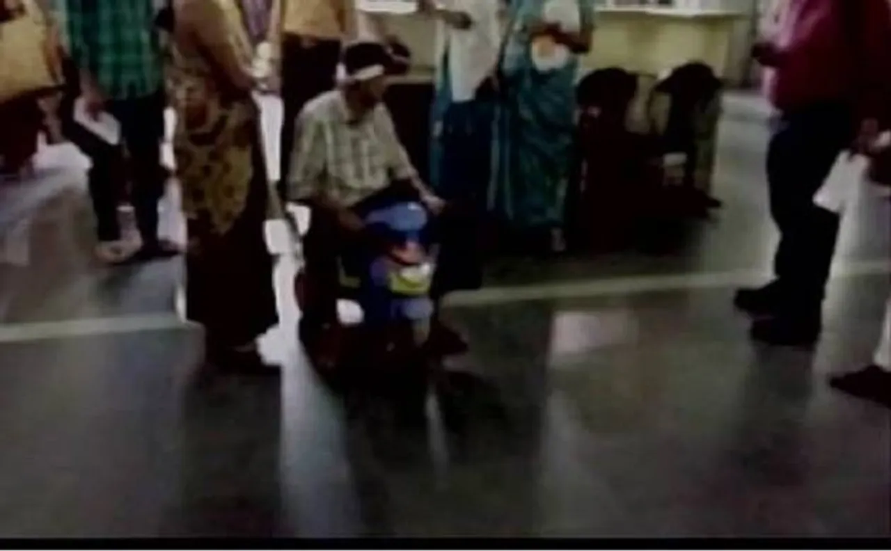 Video |  Hyderabad: Failed to pay Rs 150 bribe, patient forced to use tricycle at govt hospital
