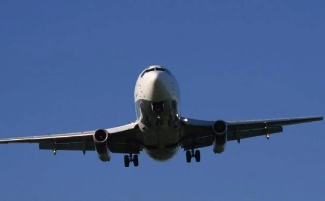Passenger plane lands safely in Sydney after propellers fell off