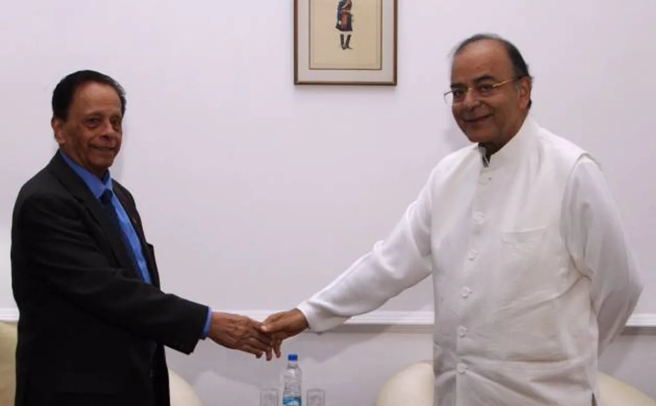 Defence Minister Jaitley discusses security cooperation with his Mauritian counterpart 