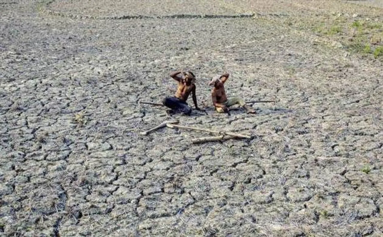 Maharashtra: Activists observe token fast as tribute to farmers who committed suicide