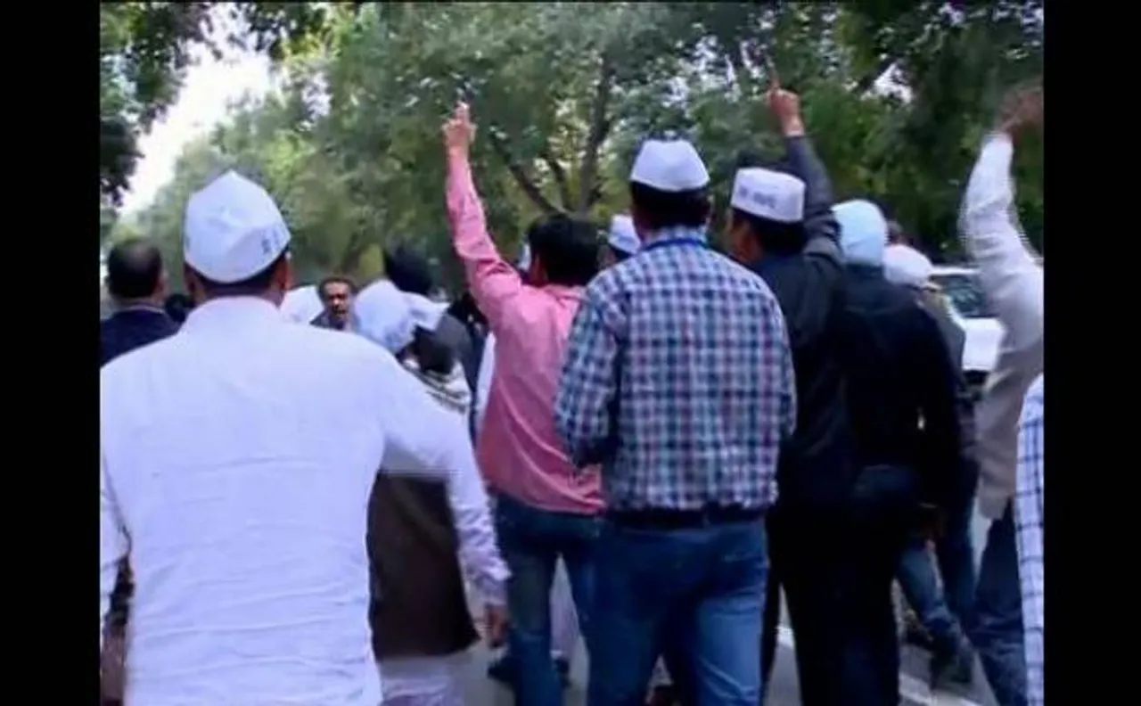 AAP youth wing leader arrested for robbery; party denies link, Delhi BJP terms it abode of anti-socials