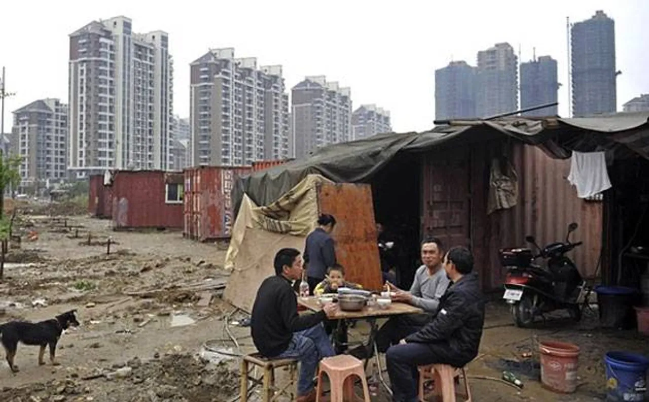 China need to worry about growing rich and poor divide: Experts