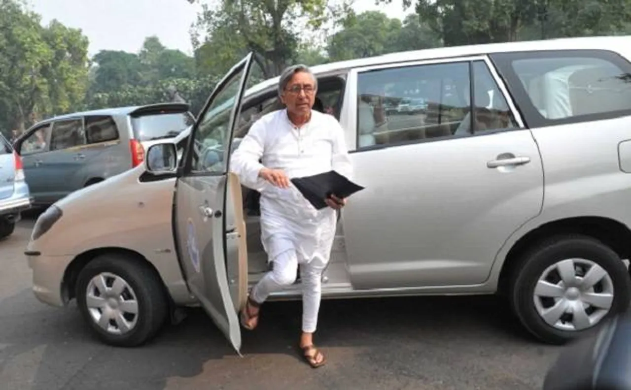 Congress leader Mani Shankar Aiyer bets for Rahul Gandhiâ€™s supremacy, mentorâ€™s role for Sonia