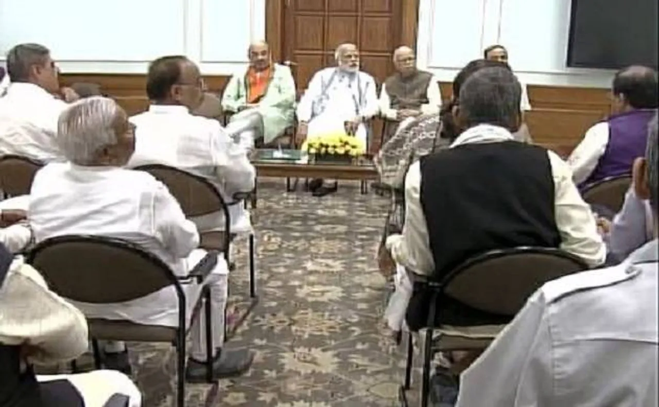 Video | PM Modi meets Gujarat, Rajasthan MPs, asks to focus on development