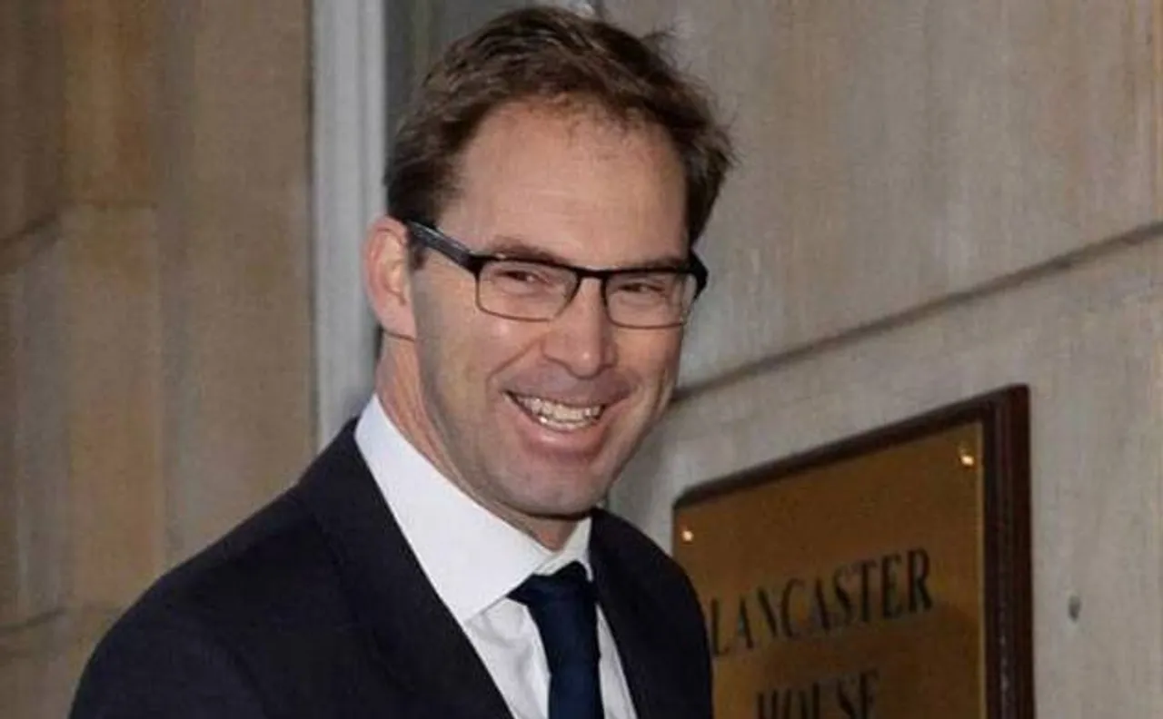 UK Parliament attack: British MP tries to save stabbed police officer