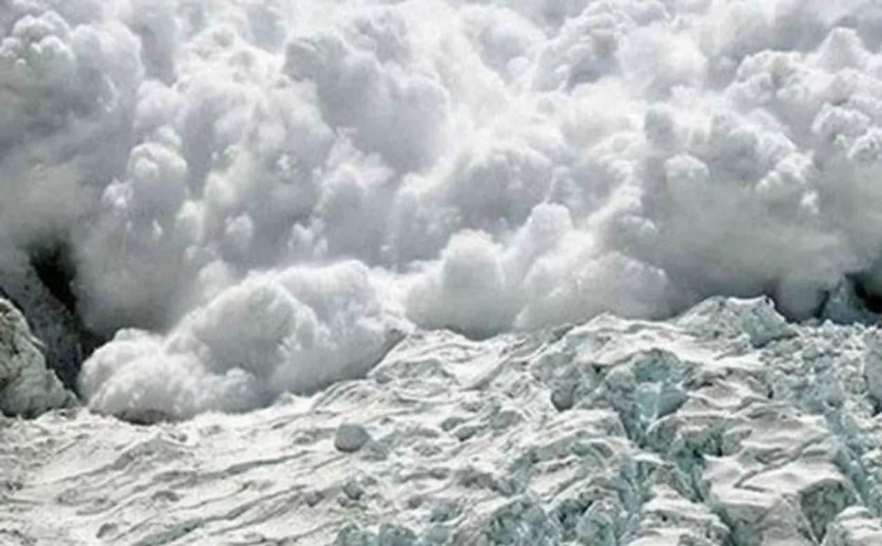 6 high school students killed during avalanche in Japan