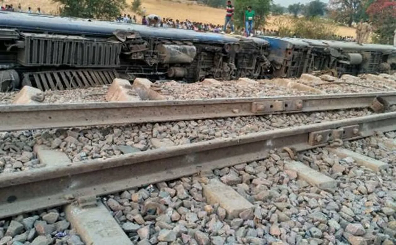 36 injured after eight coaches of Jabalpur-Nizamuddin Mahakaushal Express derail near Mohoba in UP