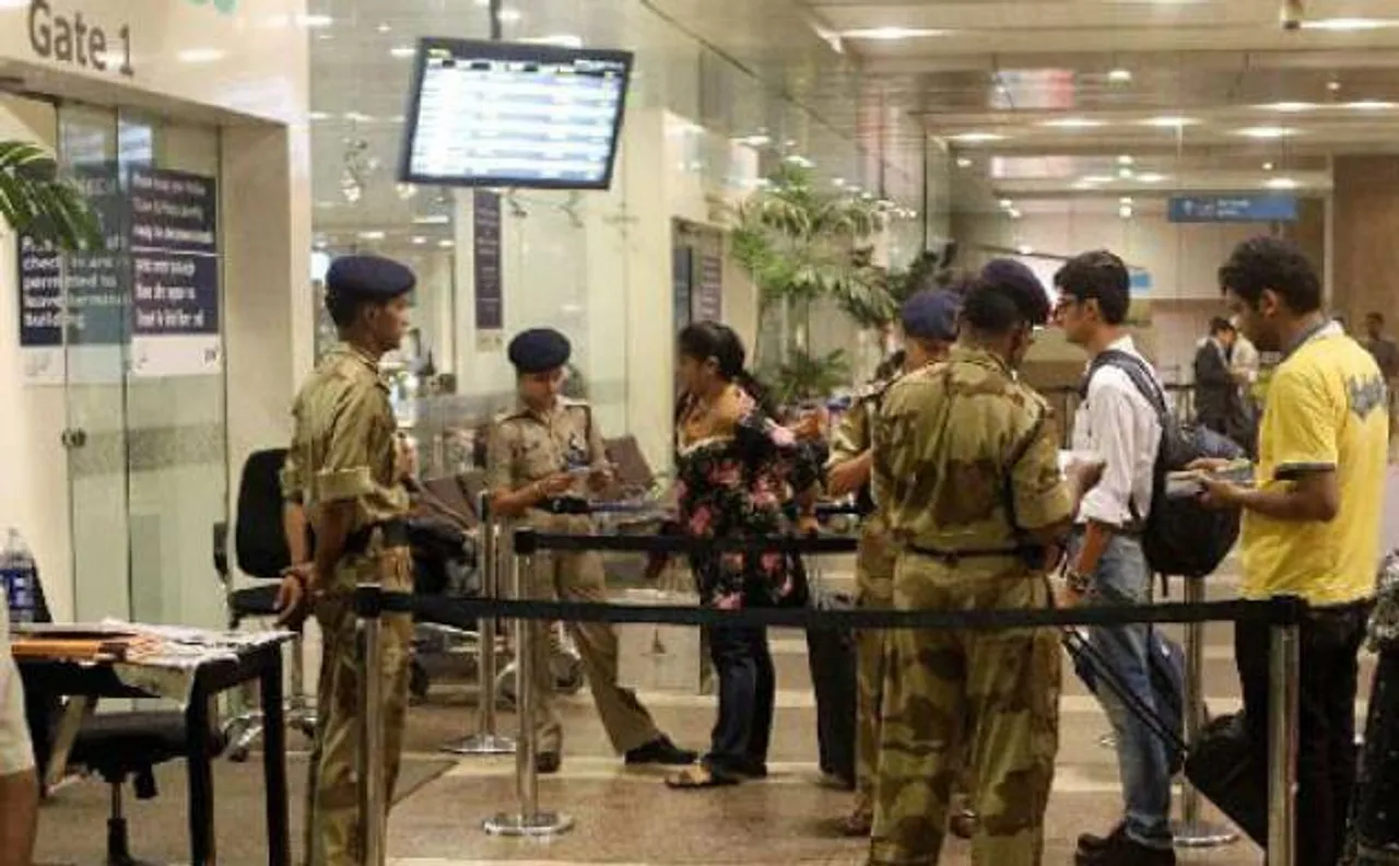 Army Jawan arrested from Srinagar airport for carrying two grenades, investigation on 