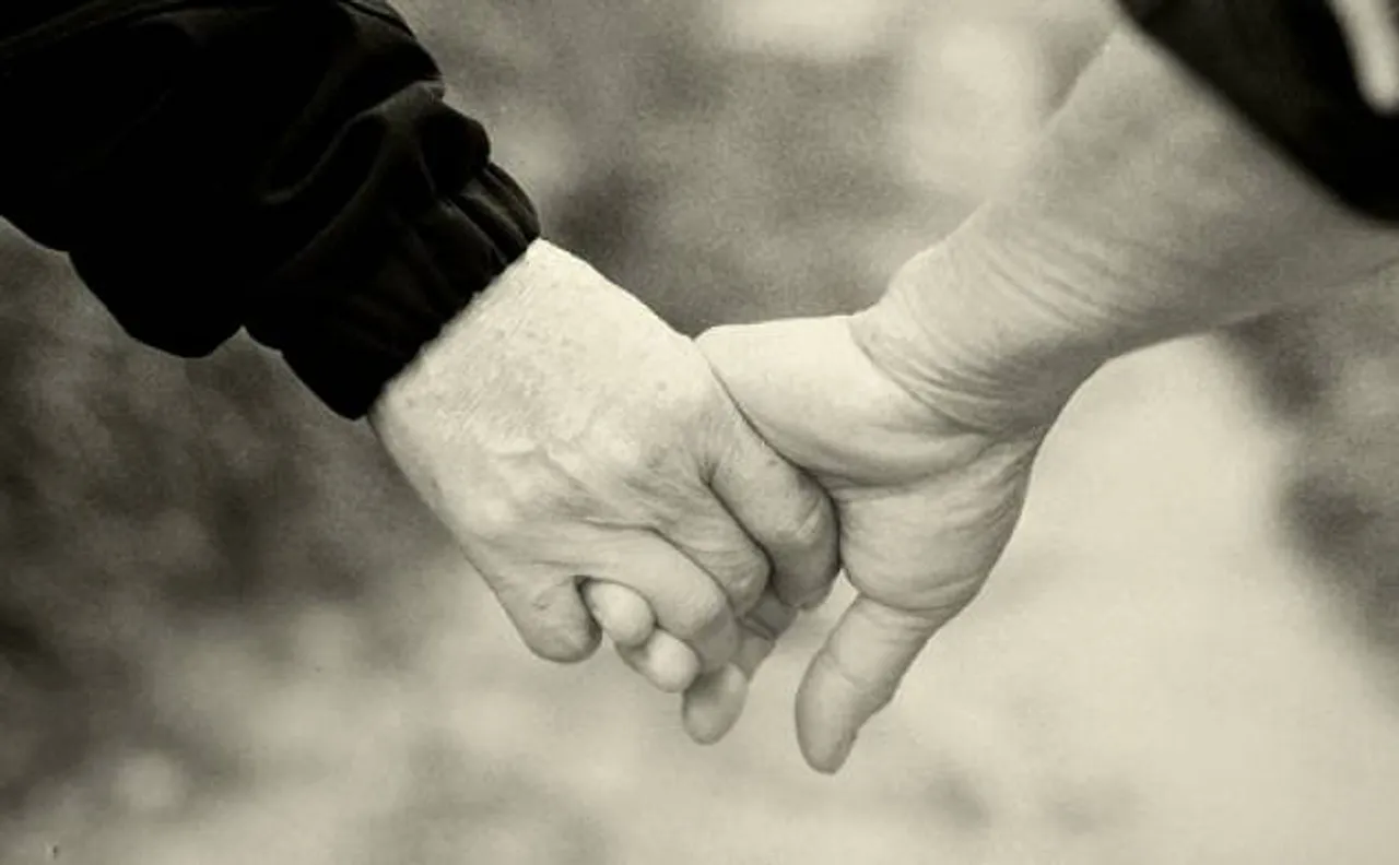 71 years of married life comes to an end; British Couple breathed last within 4 mins of each other