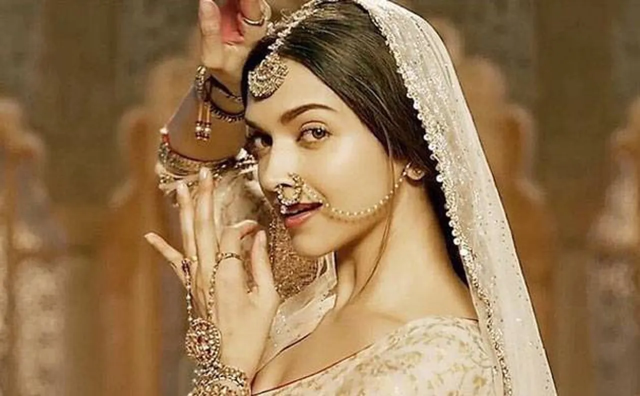 Deepika Padukone takes part in Ganga Aarti along with her relatives and friends
