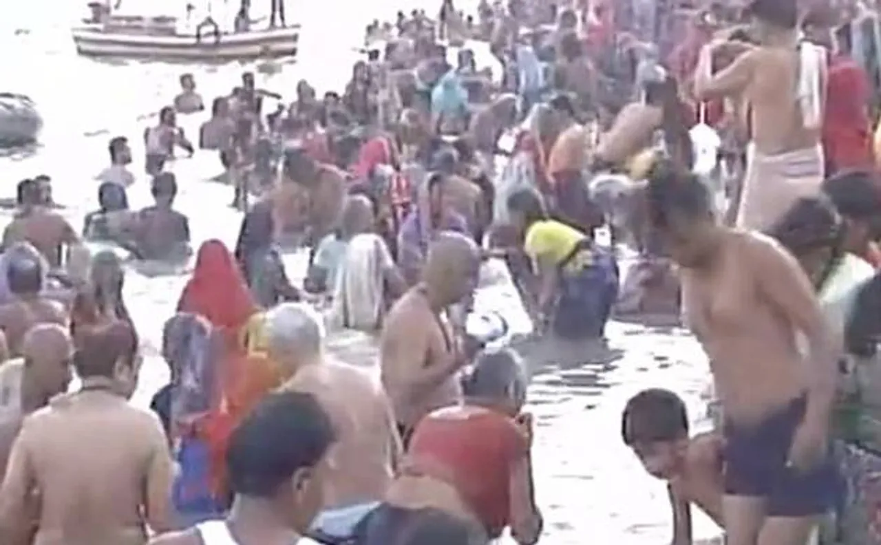 Ram Navami: Huge rush at ghats of Varanasi, people take holy dip in river Ganga; PM Modi greets nation