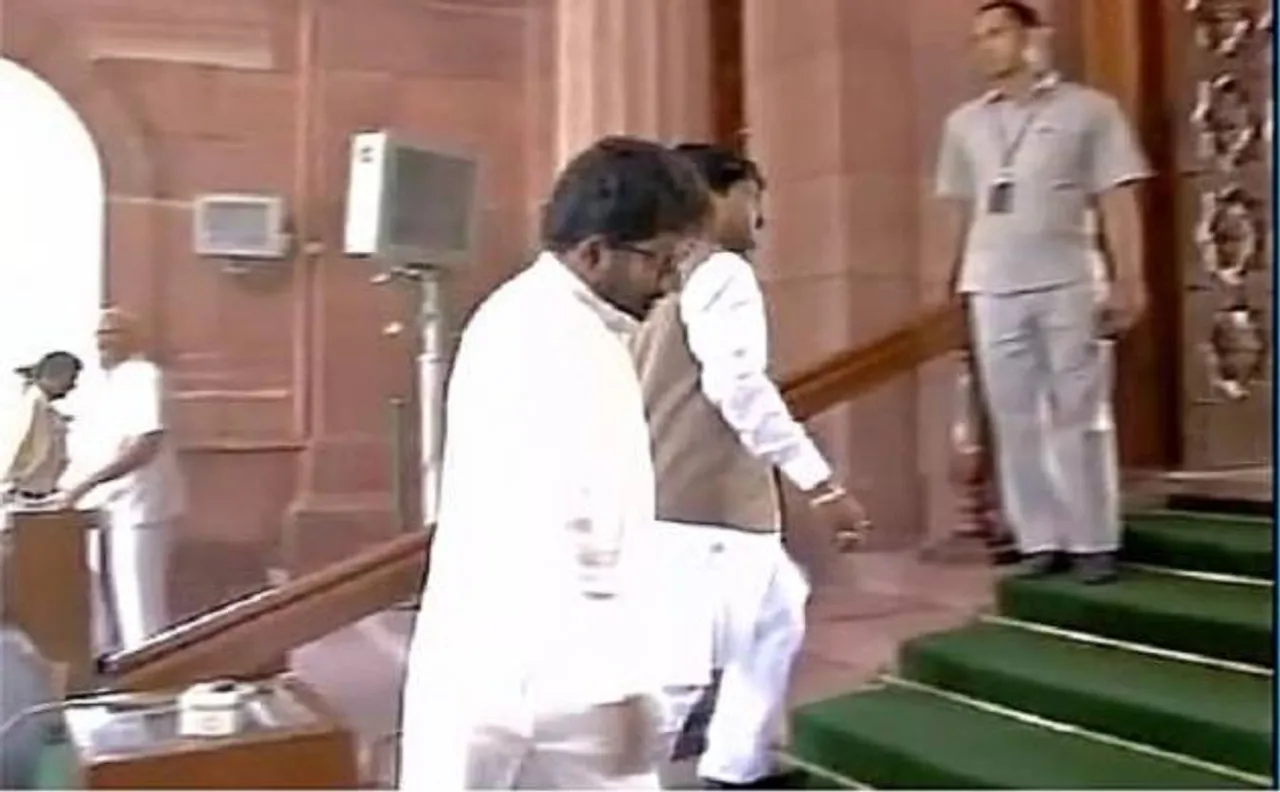 Ruckus in Lok Sabha after Shiv Sena raises MP Ravindra Gaikwadâ€™s fly ban issue