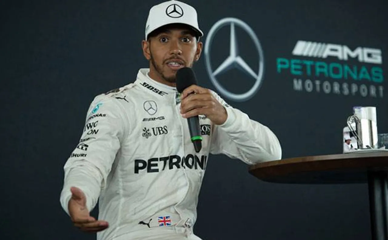 Hamilton roars to pole position, qualifies for Grand Prix in China