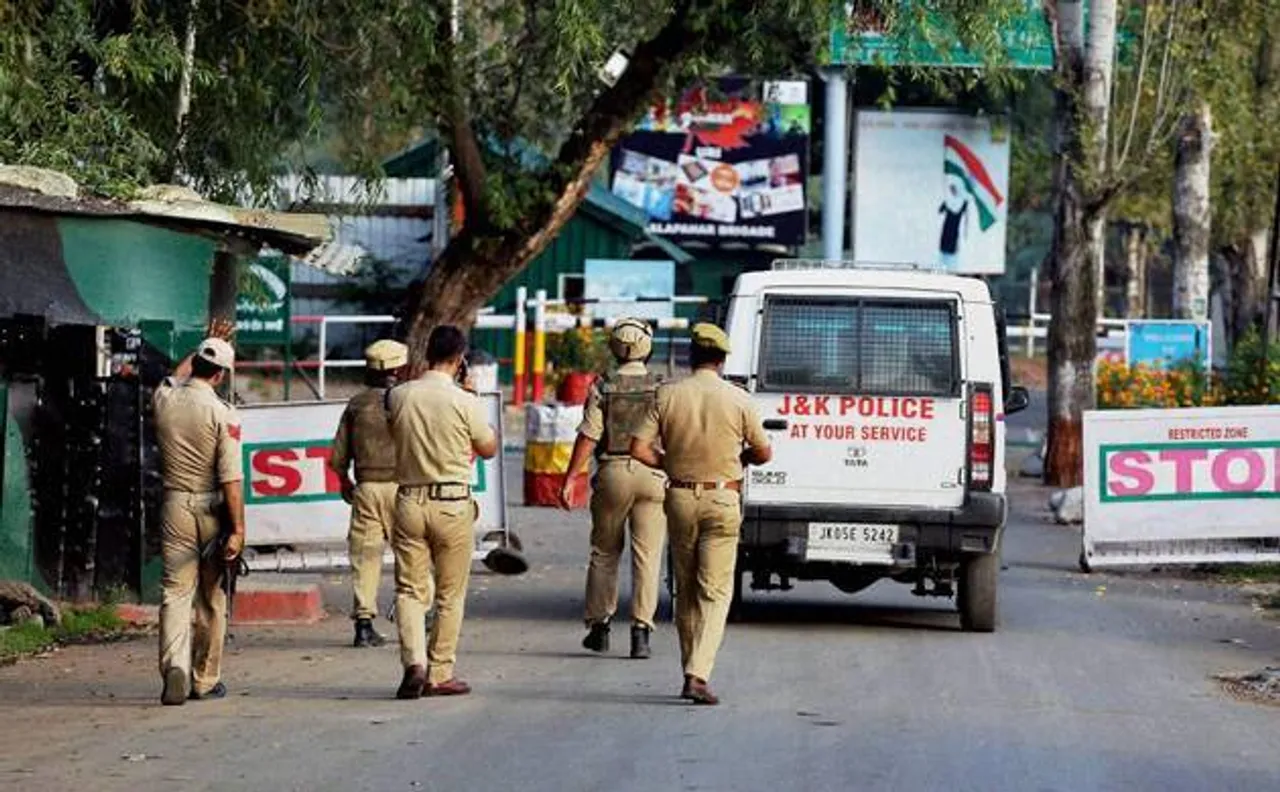 Suspected militants attack police station in Kashmir's Kulgam