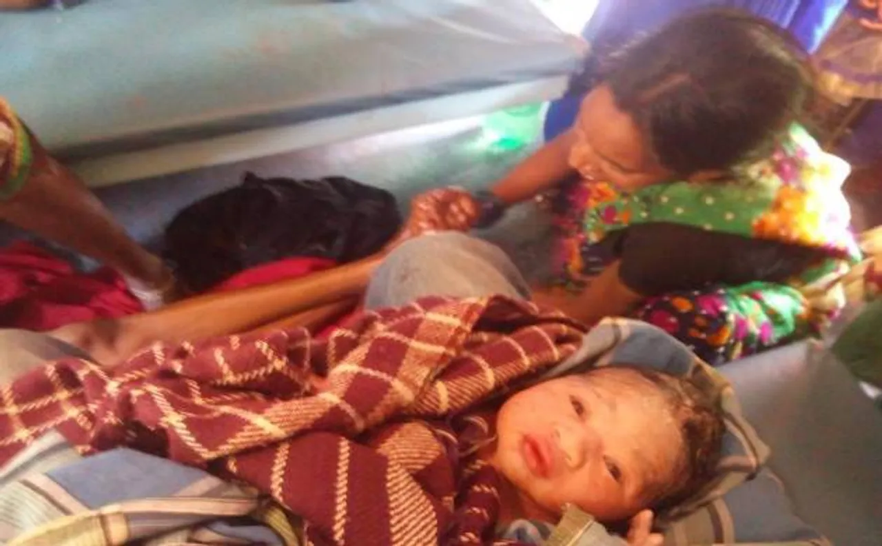 Instruction on WhatsApp: MBBS student Vipin Khadse helps women deliver a baby on moving train 