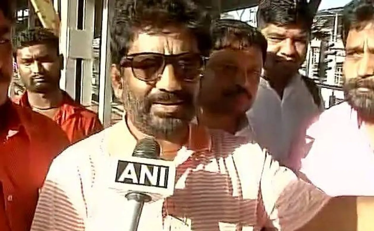 Shiv Sena MP Ravindra Gaikwad travels in Rajdhani to reach Delhi